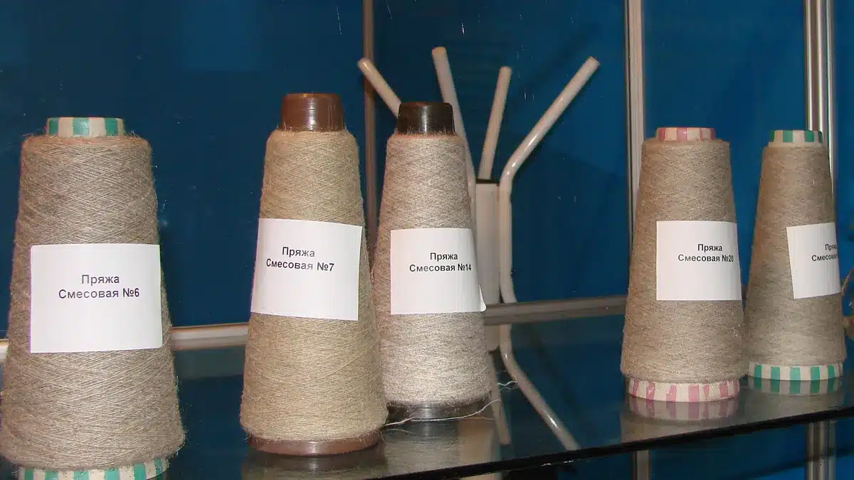 How to compare Egyptian cotton yarn offers without relying on price alone | منتجات مصرية عالية الجودة Real buyer review scene for cotton yarn samples
