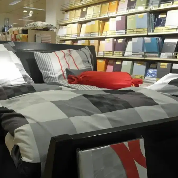 Real buyer review scene for bed linen samples