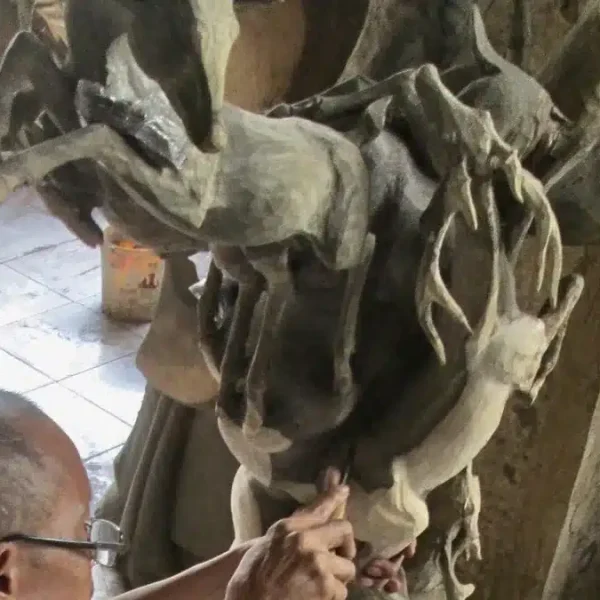 Real buyer review scene for wooden handicrafts samples